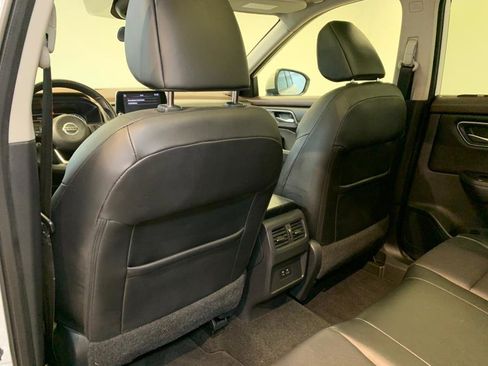 Used 2021 Nissan Rogue SV w/ Premium Package image 38