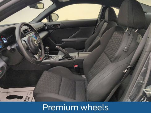 Used 2023 Toyota GR86 RWD image 4
