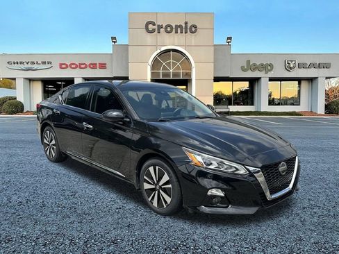Used 2019 Nissan Altima 2.5 SV FWD image 2