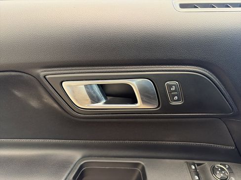 Used 2019 Ford Mustang Coupe RWD image 13