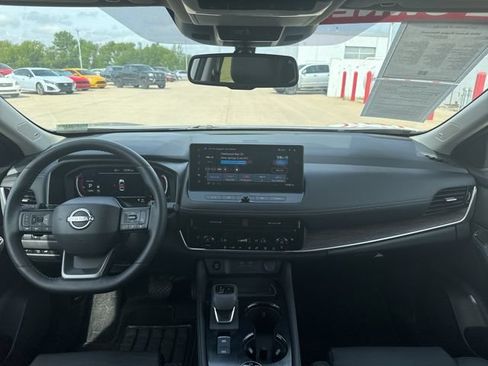 Used 2025 Nissan Rogue Platinum AWD/4WD image 28