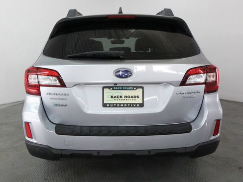 Used 2017 Subaru Outback 2.5i Limited AWD/4WD image 8