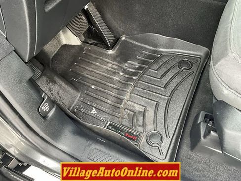 Used 2020 Ford Explorer XLT w/ Comfort Package image 17