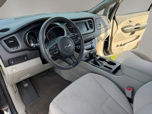 Used 2019 Kia Sedona LX FWD image 11