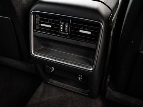 Certified 2022 Porsche Cayenne E-Hybrid w/ Premium Package image 39