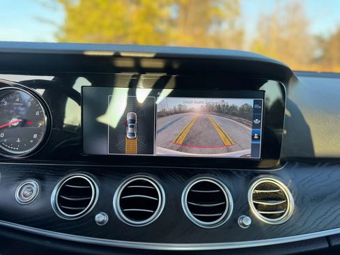 Used 2017 Mercedes-Benz E 300 4MATIC image 19