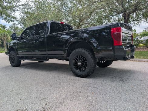 Used 2022 Ford F350 XLT w/ Black Appearance Package image 6