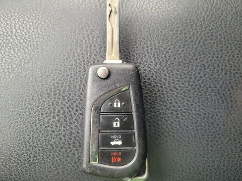 Used 2022 Toyota Camry SE image 32