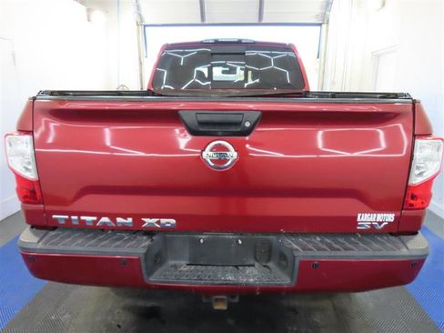 Used 2017 Nissan Titan SV image 11
