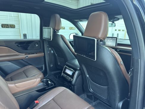 Used 2023 Lincoln Aviator Reserve w/ Equipment Group 201A image 13