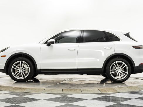 Used 2023 Porsche Cayenne AWD/4WD image 6