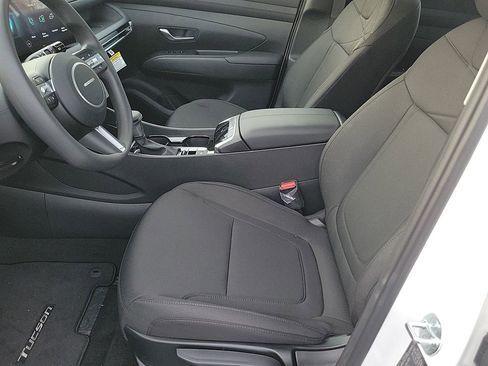 Used 2025 Hyundai Tucson SE FWD image 16