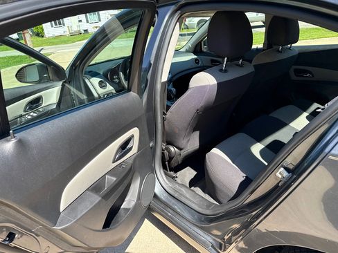 Used 2013 Chevrolet Cruze LS FWD image 12
