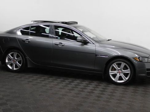 Used 2017 Jaguar XE Premium image 3