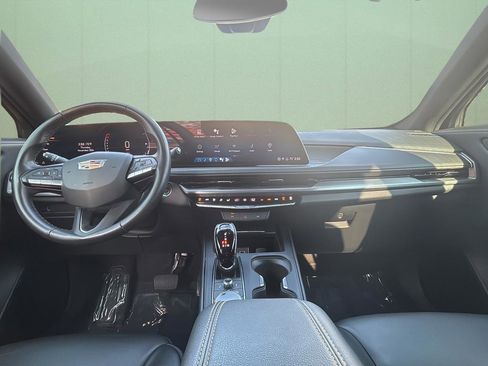 Used 2024 Cadillac XT4 Premium Luxury image 23