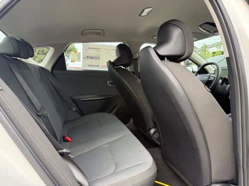 New 2025 Kia K4 LXS image 5