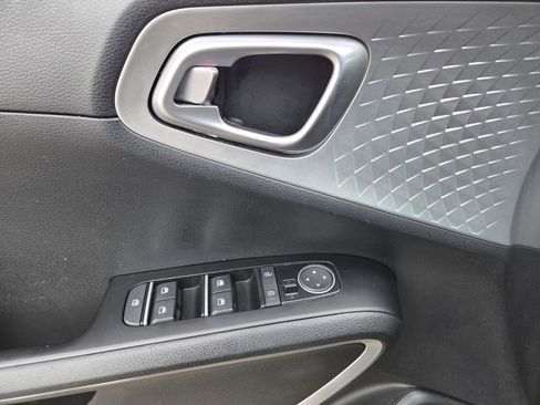 Used 2024 Kia Soul LX w/ Option Group 015 image 18