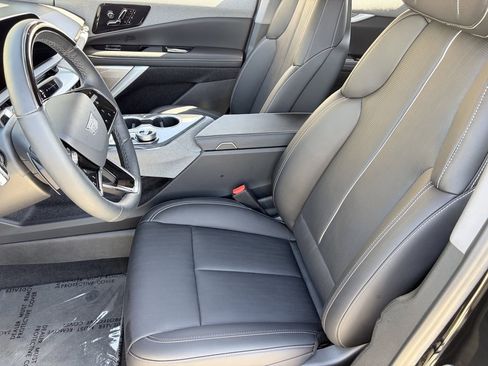Used 2025 Cadillac Optiq Sport 2 w/ LPO, Floor Liner Package AWD/4WD image 19