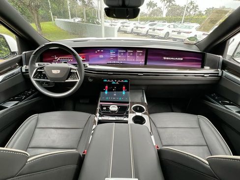 Used 2025 Cadillac Escalade Premium Luxury w/ Touring Package image 21