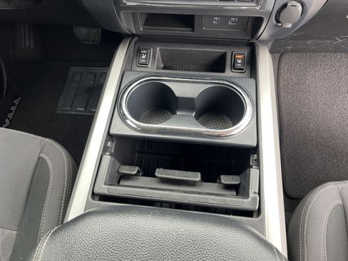 Used 2024 Nissan Titan SV w/ SV Convenience Package RWD image 20