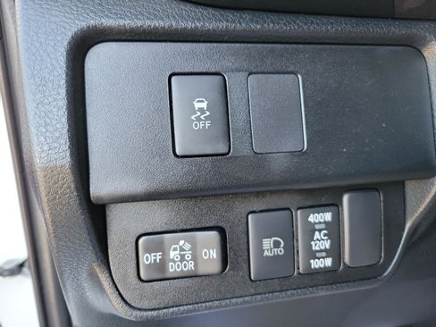 Used 2020 Toyota Tacoma TRD Sport image 19