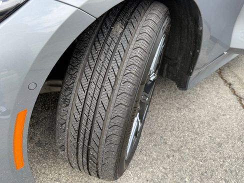 Used 2025 BMW 330i Sedan w/ Convenience Package image 19