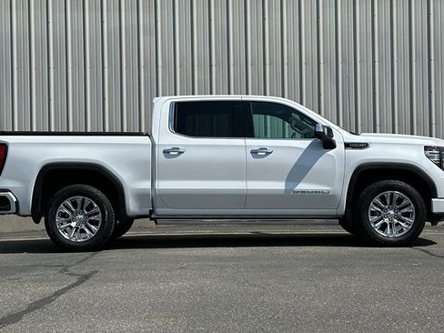 Used 2025 GMC Sierra 1500 Denali w/ Technology Package AWD/4WD image 3