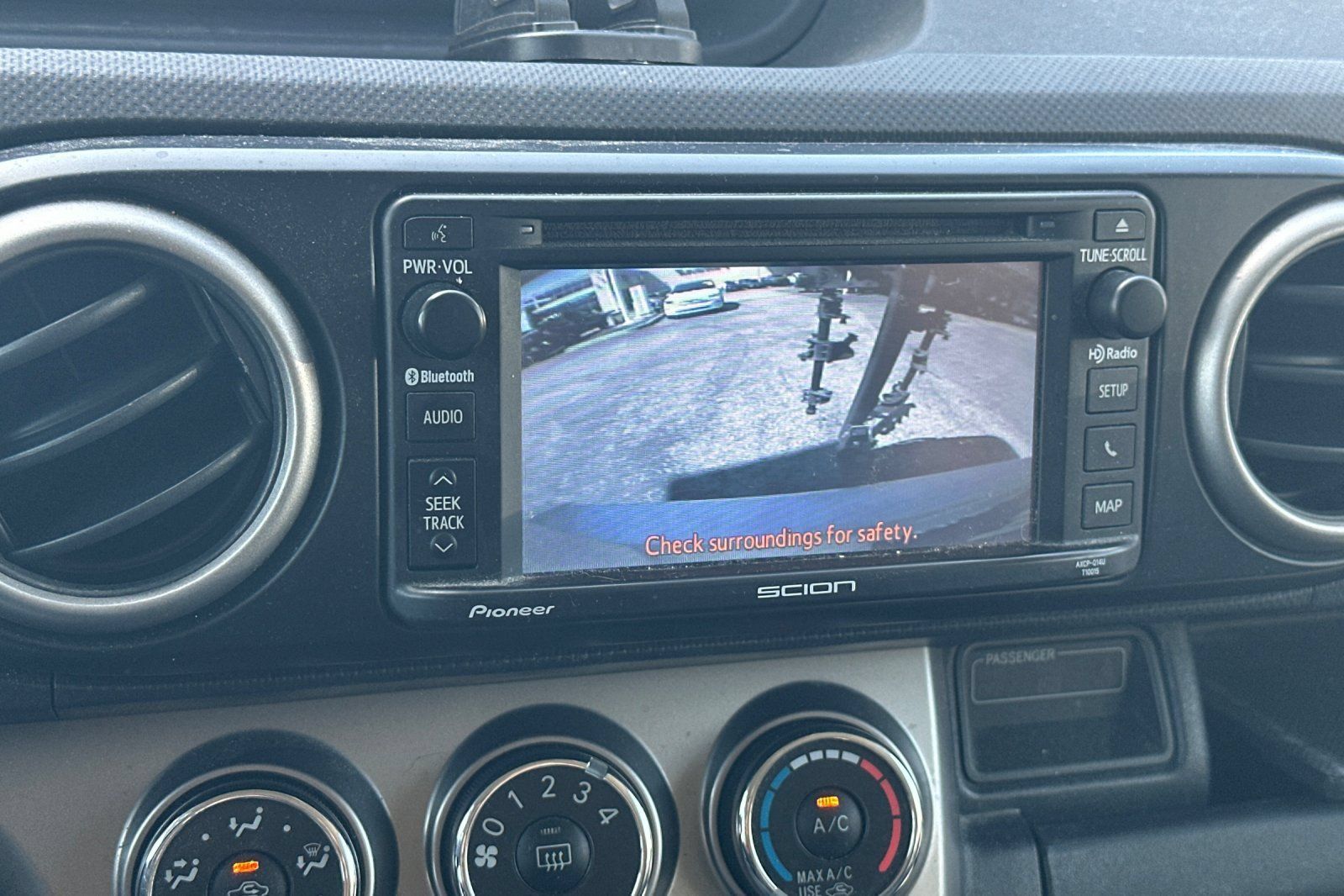 Used 2015 Scion xB FWD image 25