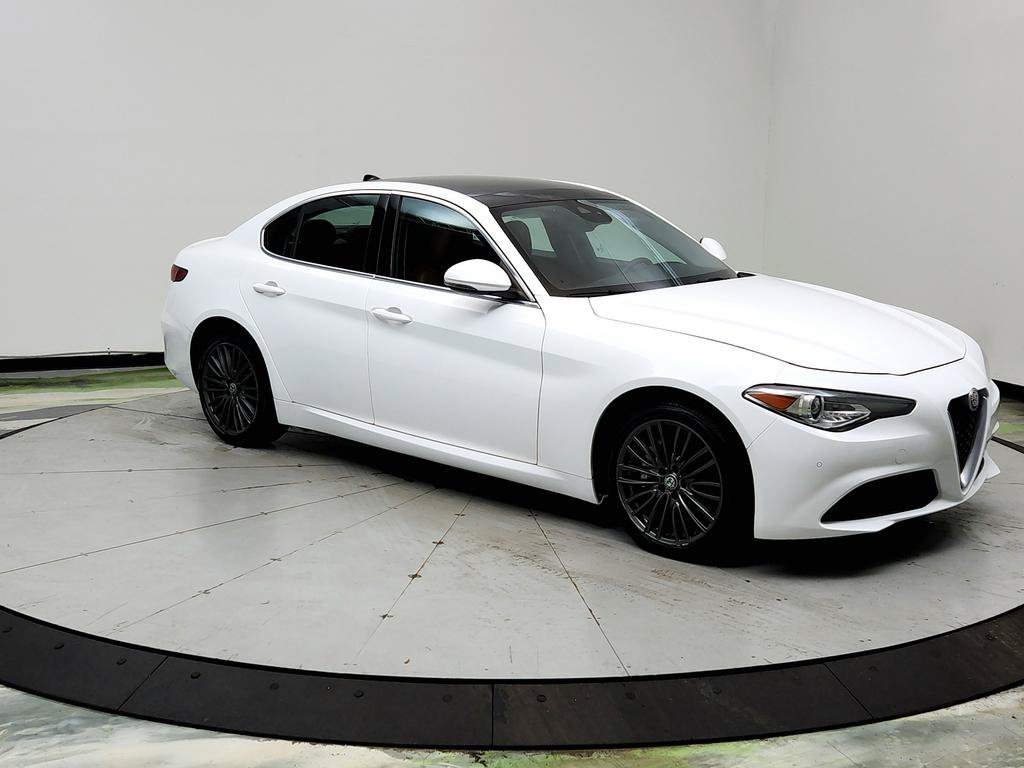 Used 2018 Alfa Romeo Giulia Ti w/ Quick Order Package 22X Lusso AWD/4WD image 3
