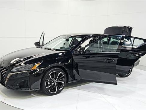 Certified 2025 Nissan Altima 2.5 SR FWD image 30