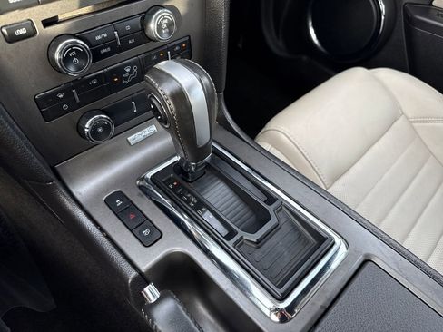 Used 2013 Ford Mustang Premium image 22