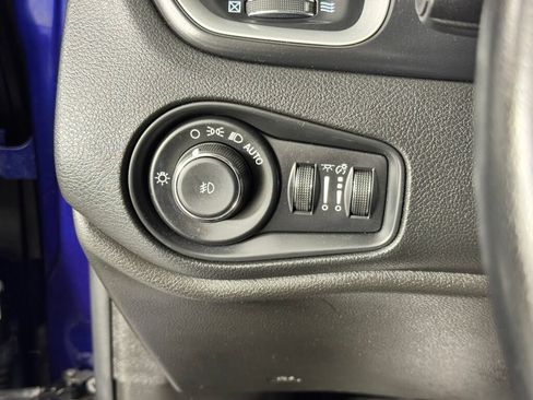 Used 2020 Jeep Renegade Latitude w/ Cold Weather Group AWD/4WD image 21
