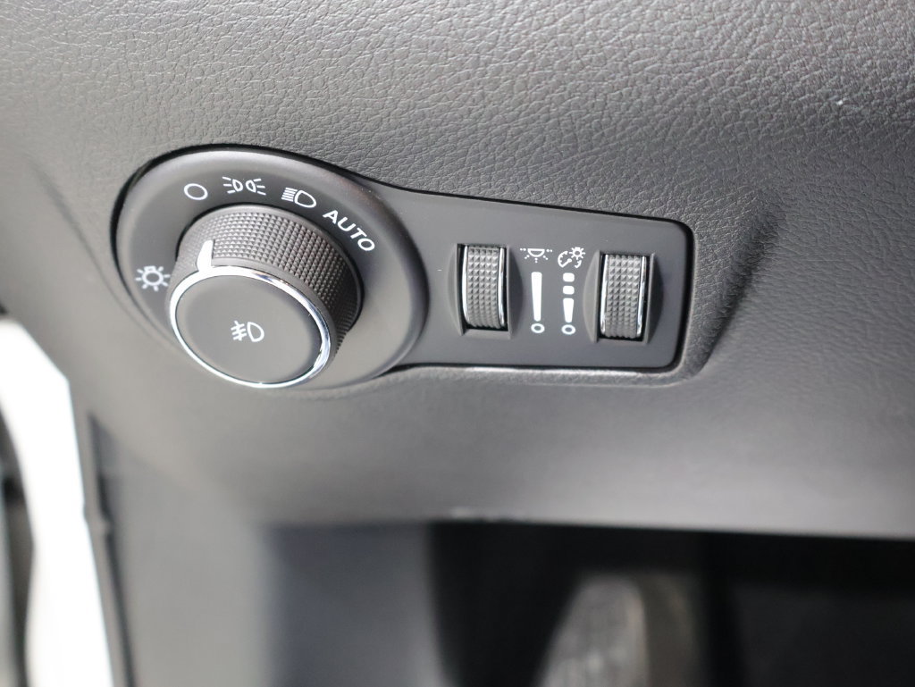 Used 2025 Jeep Compass Latitude AWD/4WD image 31