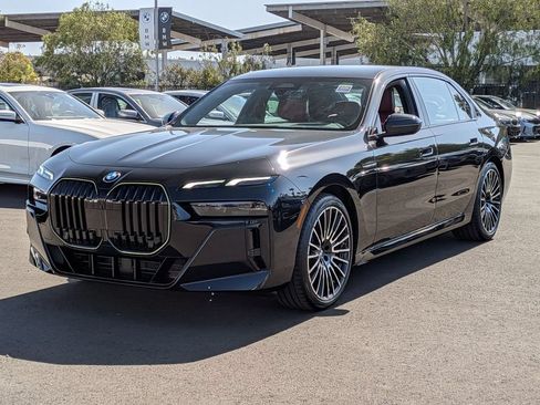 New 2026 BMW 740i w/ Premium Package RWD image 2