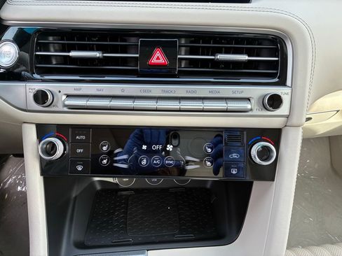 New 2026 Genesis G70 2.5T Prestige image 38