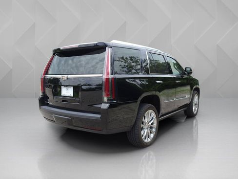 Used 2018 Cadillac Escalade Premium Luxury RWD image 5