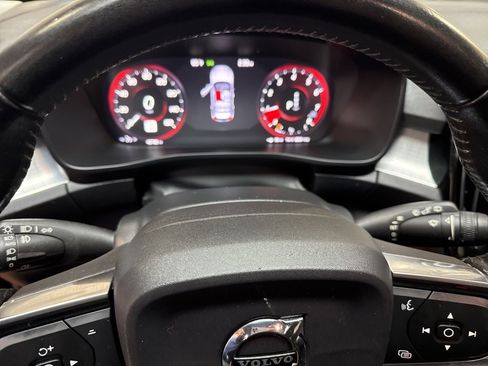 Used 2021 Volvo XC40 T5 Momentum w/ Protection Package Premier image 22