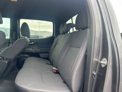 Used 2019 Toyota Tacoma TRD Off-Road AWD/4WD image 7