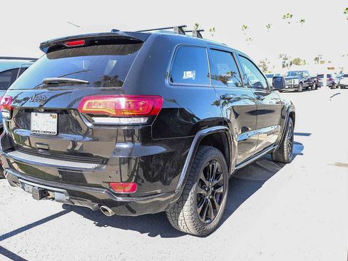 Used 2017 Jeep Grand Cherokee Altitude image 6