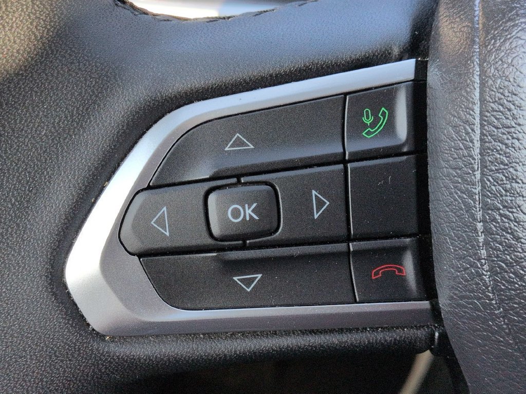Used 2025 Jeep Compass Latitude w/ Sun & Sound Group AWD/4WD image 19