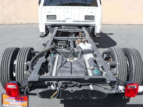 Used 2023 Ford F550 2WD Crew Cab Super Duty image 8