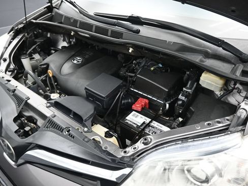 Used 2018 Toyota Sienna LE w/ Carpet Mat Package FWD image 58