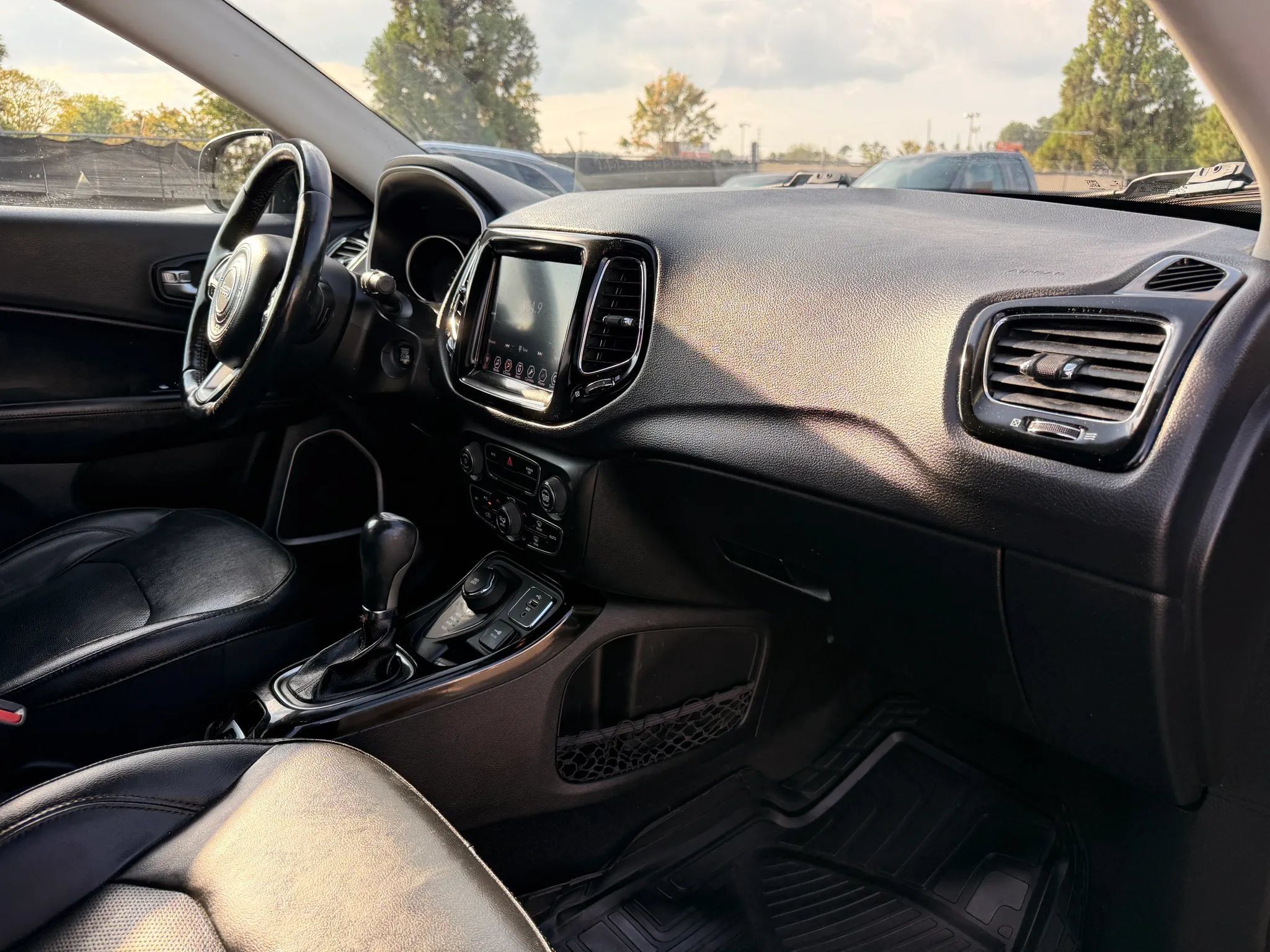 Used 2018 Jeep Compass Limited AWD/4WD image 19
