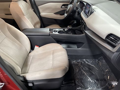 Used 2024 Nissan Rogue SV image 13