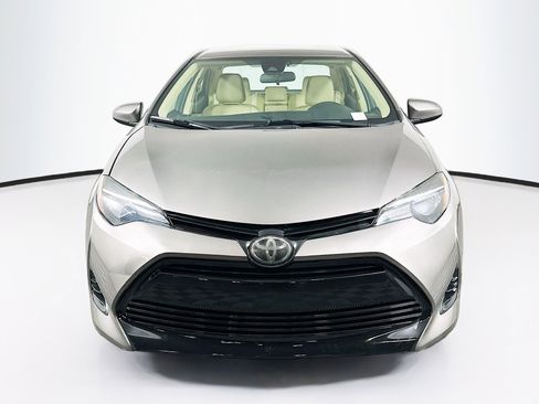 Used 2018 Toyota Corolla LE FWD image 2