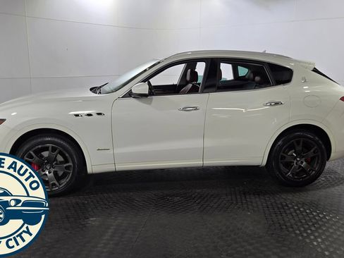 Used 2019 Maserati Levante GranLusso AWD/4WD image 4