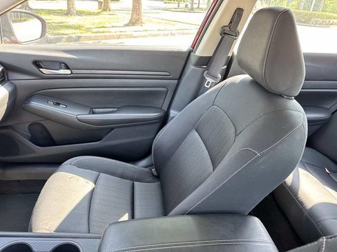 Used 2025 Nissan Altima 2.5 SV FWD image 21
