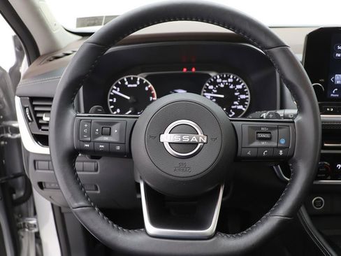 Used 2023 Nissan Rogue SL w/ SL Premium Package image 18