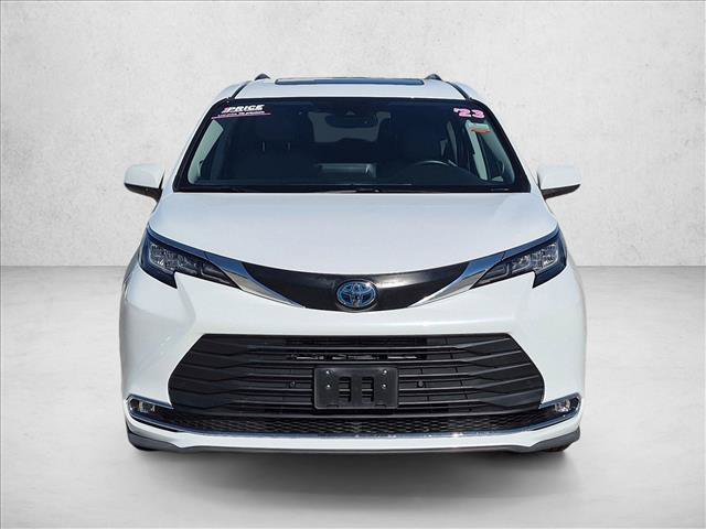 Used 2023 Toyota Sienna XLE w/ XLE Plus Package AWD/4WD image 2