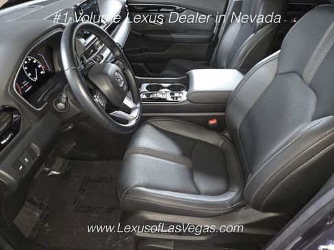 Used 2025 Honda Pilot Touring image 13